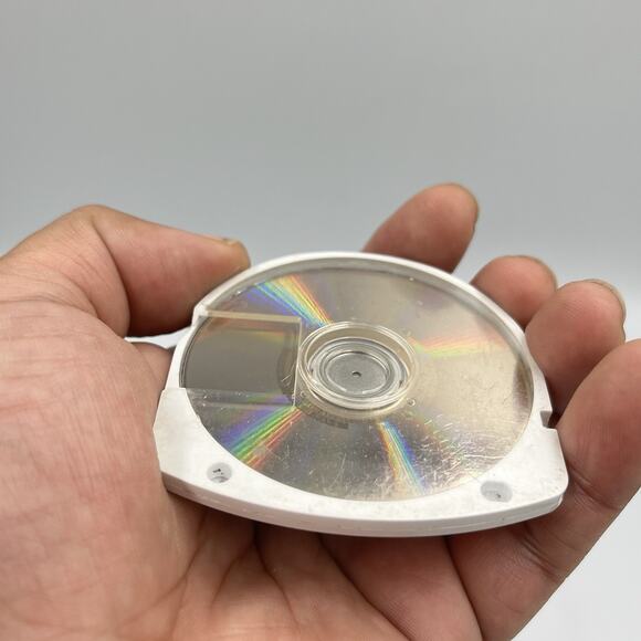 Tomb Raider: Legend - Playstation Portable PSP TESTED - Picture 4 of 5